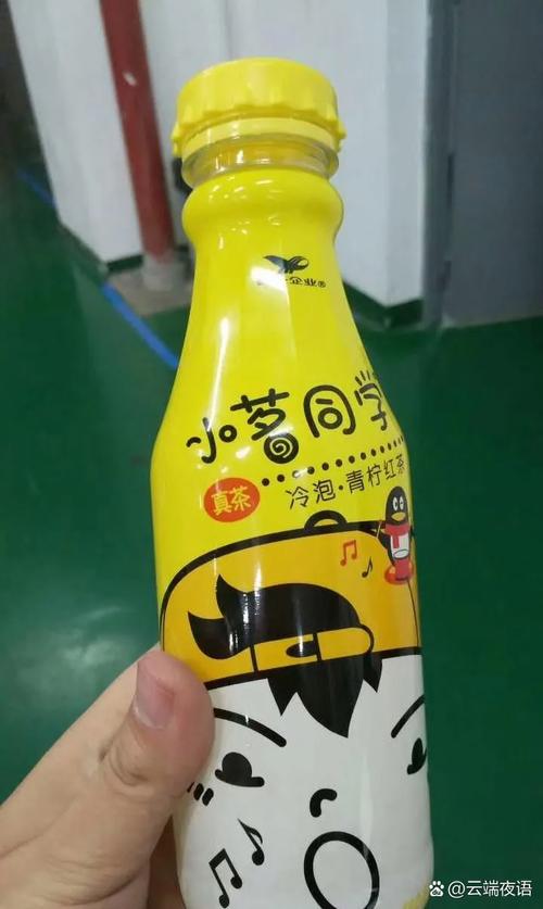 我在昆山一家做塑料模具的工厂里,注塑机车间上班,差不多也快一个月了